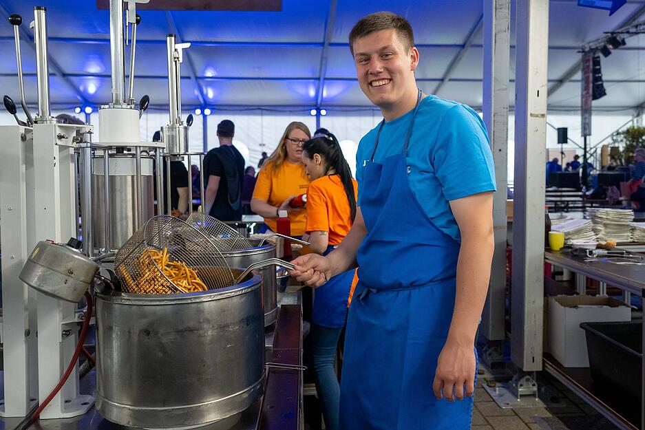 Während des Hagenbacher Bockbierfests fassen insgesamt 300 Helfer mit an.