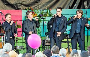 Schwungvolle Premiere für den offiziellen Buga-Song von der A-cappella-Band Mundartmonika. Schwungvolle Premiere für den offiziellen Buga-Song von der A-cappella-Band Mundartmonika.