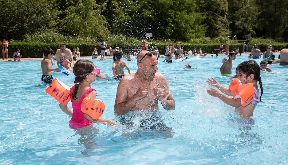 Hitze-Wochenende: Freibad Neckarhalde Heilbronn