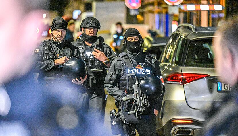 Ein unbekannter Schütze hat in Göppingen einen Mann tödlich verletzt. Ein unbekannter Schütze hat in Göppingen einen Mann tödlich verletzt.