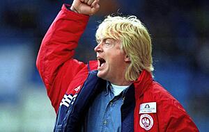 Die VfB-Gr&ouml;&szlig;en (v.l.) Erwin Waldner, Robert Schlienz und Erich Retter im Nationaltrikot.
Foto: imago-images/Baumann