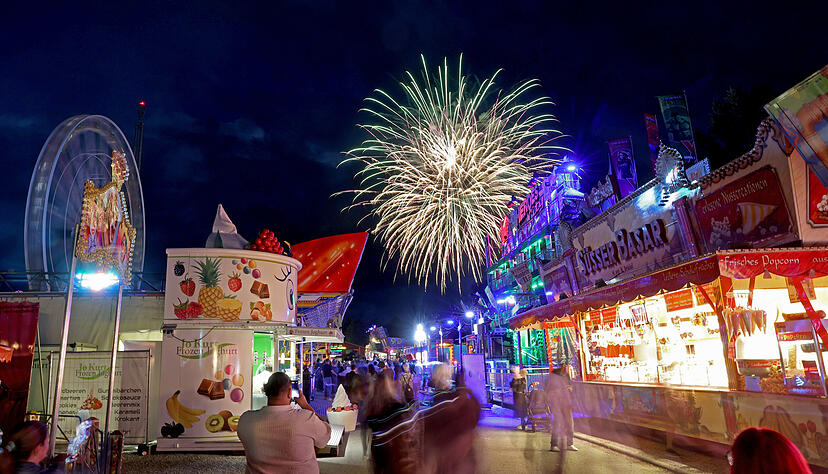 Zum Heilbronner Volksfest gehört traditionell auch ein großes Feuerwerk. Zum Heilbronner Volksfest gehört traditionell auch ein großes Feuerwerk.