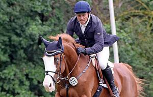 Bernd Knorr holte einen Sieg und einen dritten Platz bei den S*-Springen.