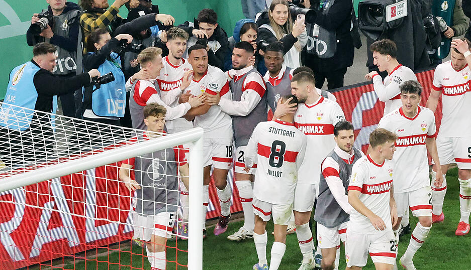 Angelo Stiller per Traumtor, Nick Woltemade und Jamie Leweling machen alles klar. Die Fans singen: "Berlin, Berlin, wir fahren nach Berlin." Der VfB Stuttgart steht nach dem 3:1 im Finale des DFB-Pokal.