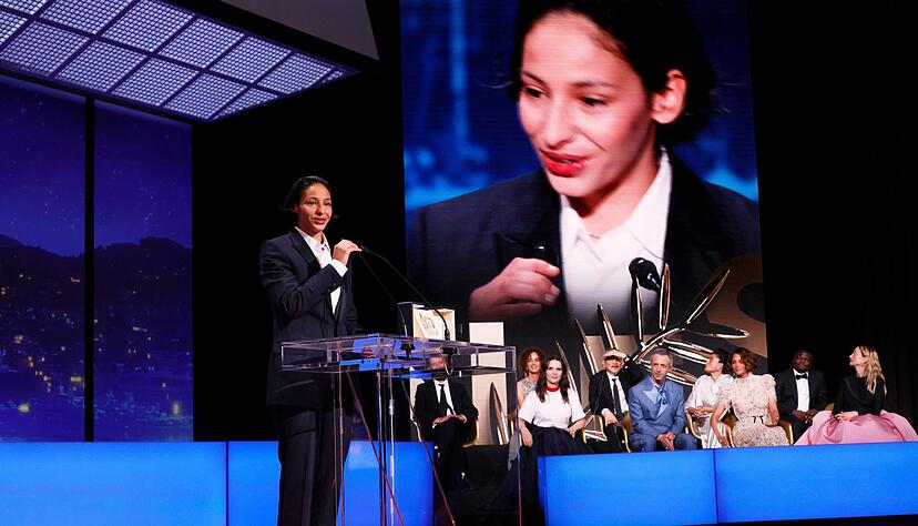 Nadia Melliti ist als beste Schauspielern geehrt worden. Nadia Melliti ist als beste Schauspielern geehrt worden.