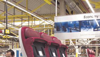Vor allem komplexe Aufträge und Flugzeugsitzmodelle fertigt das Unternehmen in Schwäbisch Hall.Fotos: Recaro