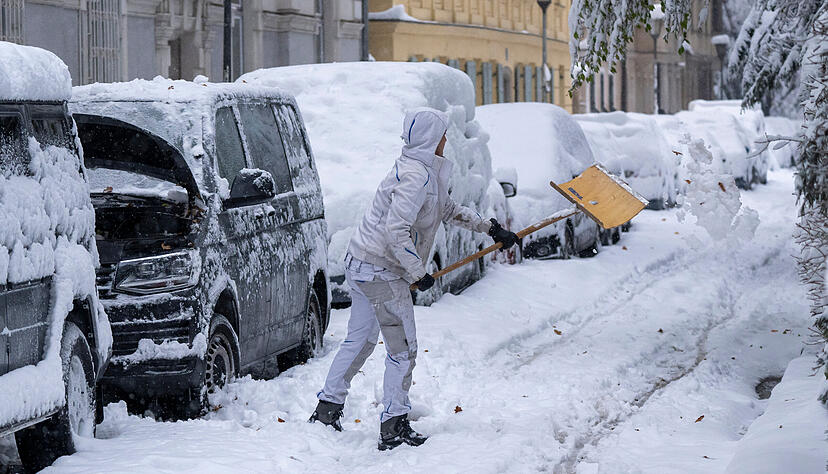 So viel Schnee wie in Bayern fiel in der Region nicht. Auch wenn es weniger schneit, gilt: Die Gehwege müssen geräumt werden. Wer dieser Pflicht nicht nachkommt, haftet für eventuelle Schäden.