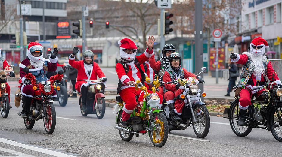 Die traditionelle Nikolaus-Ausfahrt sorgt jedes Jahr für Aufsehen. Die traditionelle Nikolaus-Ausfahrt sorgt jedes Jahr für Aufsehen.