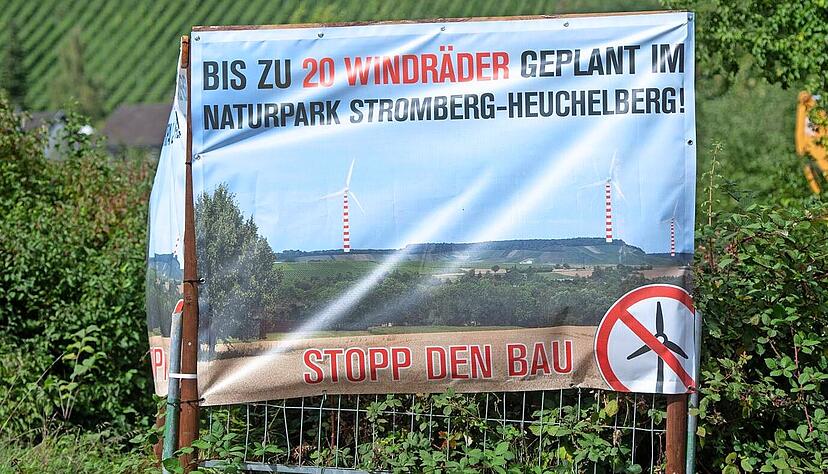 In Pfaffenhofen in Richtung zum Ortsteil Weiler tauchte dieses Banner auf, das die Pläne für Windkraft im Naturpark-Gebiet kritisiert.
Foto: Berger In Pfaffenhofen in Richtung zum Ortsteil Weiler tauchte dieses Banner auf, das die Pläne für Windkraft im Naturpark-Gebiet kritisiert.
Foto: Berger