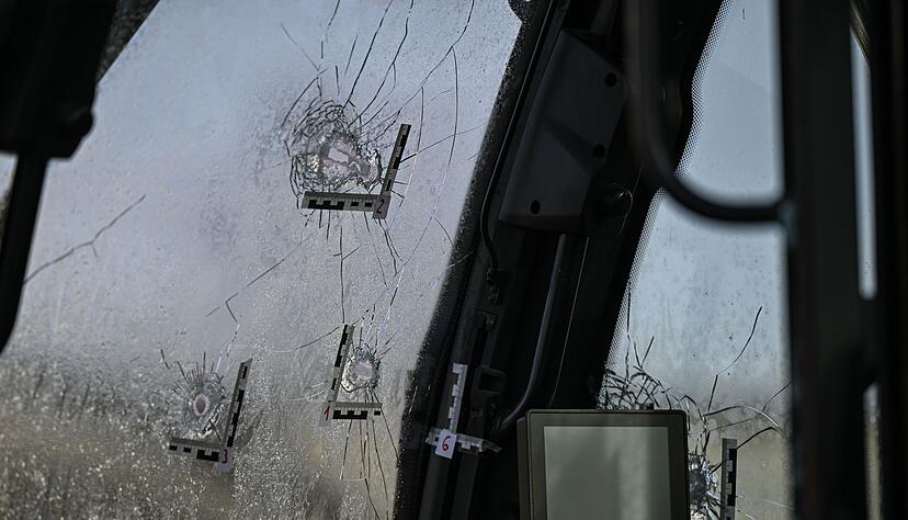 Best&auml;tigt ist, dass mehrere Polizisten mehrere Sch&uuml;sse abfeuerten.