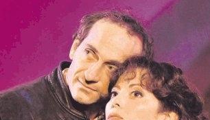 Sie werden das Ränkespiel nicht überleben: Adelheid von Walldorf (Carolina Vera) und Adalbert von Weislingen (Jürgen Hartmann).