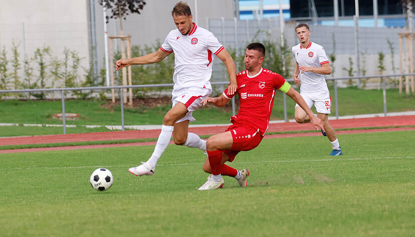 Pascal Sohm (links) spielte einst für den FSV Hollenbach und läuft nun für Türkspor Neckarsulm auf. Pascal Sohm (links) spielte einst für den FSV Hollenbach und läuft nun für Türkspor Neckarsulm auf.