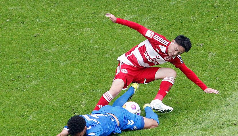 Vor der Aufstiegs-Relegation gelingt Fortuna Düsseldorf um Takashi Uchino (oben) ein Sieg gegen Magdeburg. Vor der Aufstiegs-Relegation gelingt Fortuna Düsseldorf um Takashi Uchino (oben) ein Sieg gegen Magdeburg.