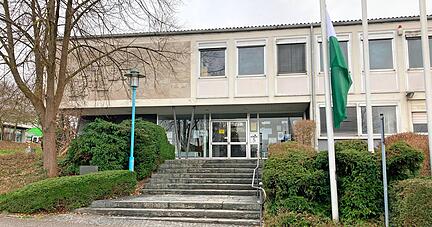 Der Gemeinderat hat im Januar beschlossen, das Kirchardter Rathaus zu einer Flüchtlingsunterkunft umzubauen.
Foto: Elfi Hofmann