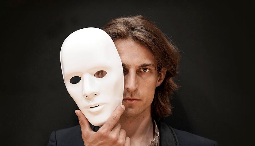 Richard Feist ist Schauspieler am Theater Heilbronn. Als weiteres Standbein spricht der 31-Jährige Hörbücher ein. Seine Meinung zum Thema KI? "Ich habe keine Angst."