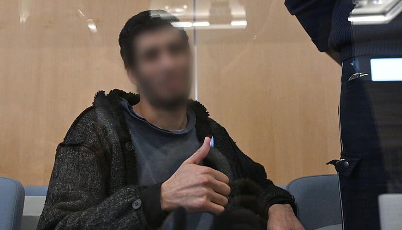Issa al Hasan hatte bereits zu Prozessbeginn gestanden, den Messerangriff begangen zu haben.
