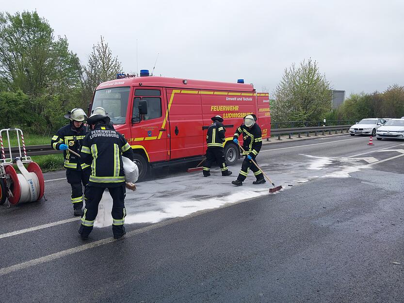 Gegen 17 Uhr laufen die Reinigungsarbeiten noch.