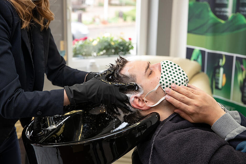 Wie Friseure jetzt arbeiten - ein Selbstversuch