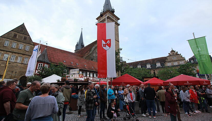 Der Samstagabend hat unter dem Regen gelitten. Es kamen weniger Besucher zum Hohenloher Weindorf. Der Samstagabend hat unter dem Regen gelitten. Es kamen weniger Besucher zum Hohenloher Weindorf.