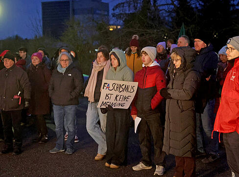 Friedliche Gegenkundgebung des Bretzfelder Bündnisses für Vielfalt und Toleranz vor der Halle. Friedliche Gegenkundgebung des Bretzfelder Bündnisses für Vielfalt und Toleranz vor der Halle.