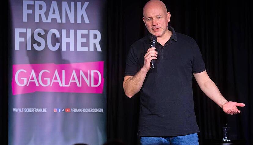 &bdquo;Es gibt eine sympathische Art von Bl&ouml;dheit&ldquo;: Frank Fischer ergr&uuml;ndet die dr&auml;ngenden Fragen unserer Zeit. Sind wir nicht alle ein bisschen gaga?