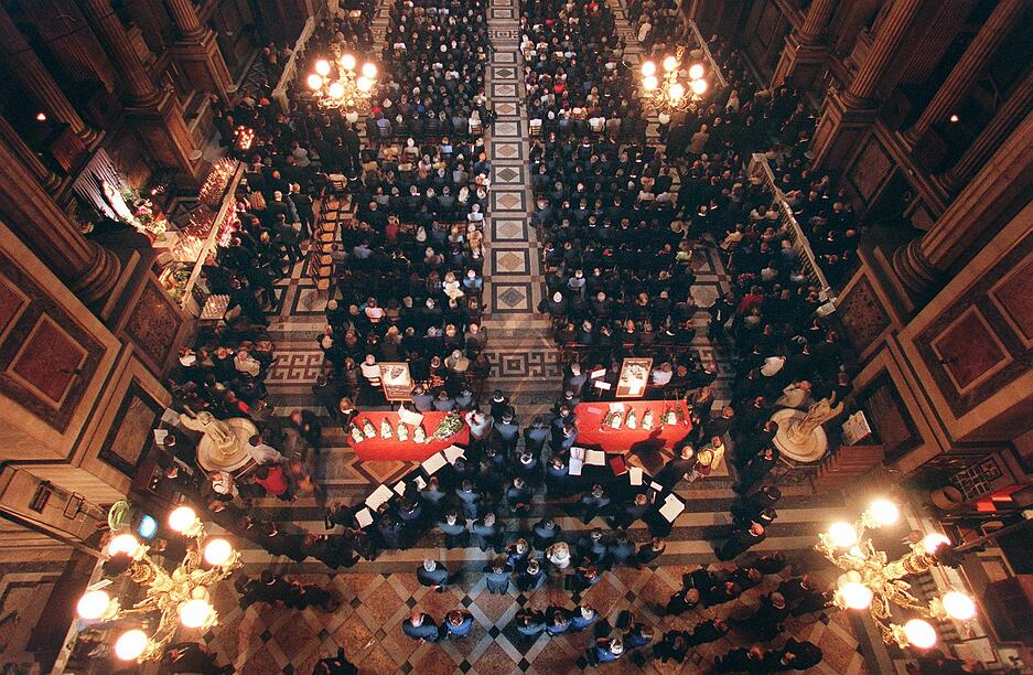 Blick in die Pfarrkirche La Madeleine in Paris: Am 27. Juli 2000 fand dort eine Trauerfeier zu Ehren der 113 Opfer des Flugzeugabsturzes statt.