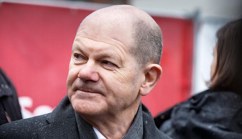 Bundeskanzler Olaf Scholz (SPD) auf der Auftaktkundgebung zum Landtags-Wahlkampf der SPD.