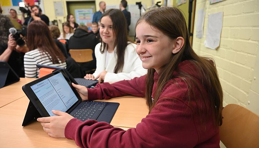 Der KI-Chatbot Telli wird bald auch an Schulen in Baden-Württemberg eingesetzt. Der KI-Chatbot Telli wird bald auch an Schulen in Baden-Württemberg eingesetzt.