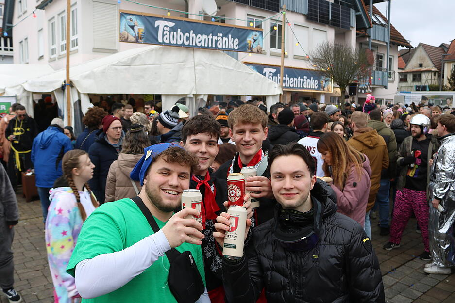 Der Festumzug im Mulfingen begeistert mit Vielfalt, Einfallsreichtum und Gemeinschaftsgef&uuml;hl.