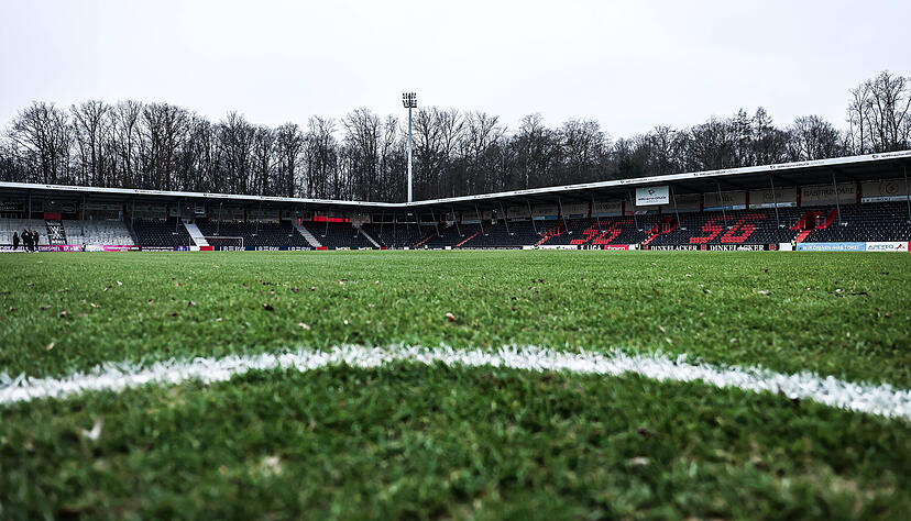 Im Stadion der SG Sonnenhof Gro&szlig;aspach wird am Mittwochabend mehr los sein als sonst.