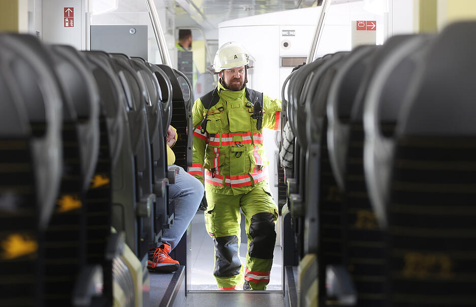 Rettungskräfte trainieren in Schwaigern für Notfall-Situation im Bahnverkehr Rettungskräfte trainieren in Schwaigern für Notfall-Situation im Bahnverkehr
