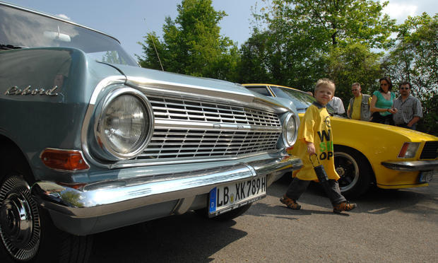 Auch die Kleinen sind inzwischen große Opel-Fans. Auch die Kleinen sind inzwischen große Opel-Fans.