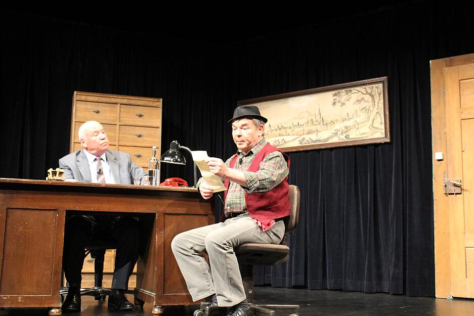 2018: Schnaps im Dienst für alle Fälle. Albin Braig und Karlheinz Hartmann als „Hannes und der Bürgermeister“ gastieren in der ausverkauften Öhringer Kultura. 2018: Schnaps im Dienst für alle Fälle. Albin Braig und Karlheinz Hartmann als „Hannes und der Bürgermeister“ gastieren in der ausverkauften Öhringer Kultura.