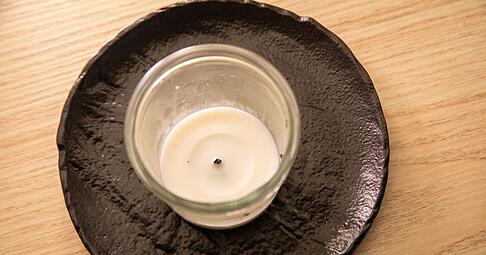 Abgebrannt: Wie bekommt man das restliche Kerzenwachs aus dem Glas?