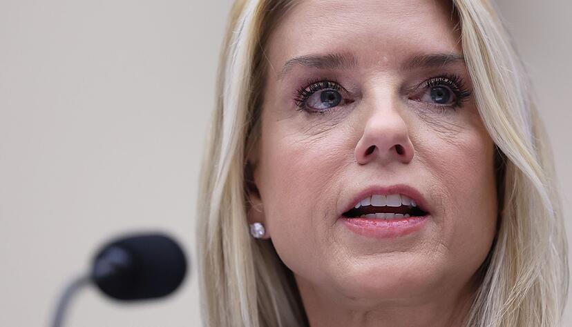 US-Justizministerin Pam Bondi muss sich kritischen Fragen vor einem Ausschuss stellen. US-Justizministerin Pam Bondi muss sich kritischen Fragen vor einem Ausschuss stellen.
