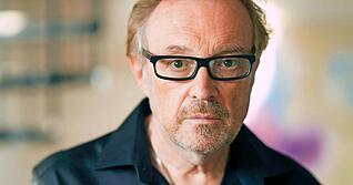 Der &ouml;sterreichische Kabarettist Josef Hader ist ein Meister des b&ouml;sen, tiefgr&uuml;ndigen Humors. Und sp&auml;testens seit den Kino-Verfilmungen der Wolf-Haas-Krimis kein Geheimtipp mehr.