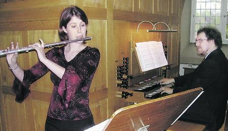 Der Wimpfener Organist Michael Seibel und die Querfl&ouml;tistin Kristina Gmelin in der Nordheimer Bartholom&auml;uskirche (Foto: Tobias Bumm)