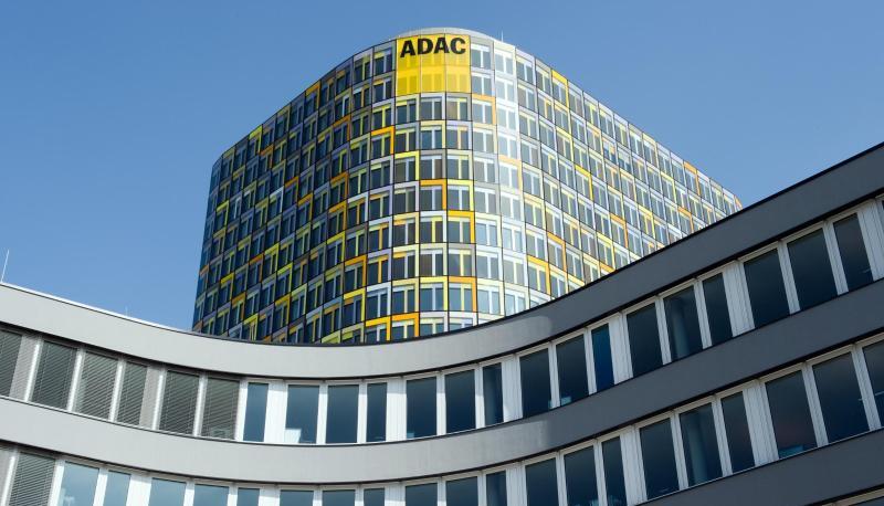 Die Fassade der Deutschland-Zentrale des ADAC. Der ADAC l&auml;sst seine millionenfach gedruckte Zeitschrift &laquo;Motorwelt&raquo; k&uuml;nftig als Auftragswerk vom Medienkonzern Burda produzieren und vermarkten.