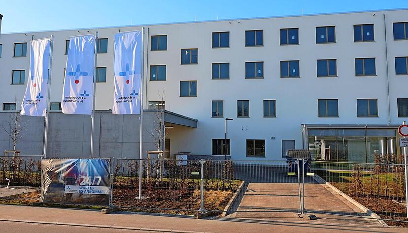 Ab Oktober werden die Patienten im neuen Hohenloher Krankenhaus in &Ouml;hringen versorgt. Ein Wasserschaden hatte den geplanten Betriebsstart verhindert.