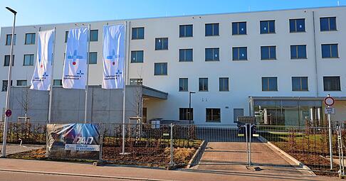 Ab Oktober werden die Patienten im neuen Hohenloher Krankenhaus in Öhringen versorgt. Ein Wasserschaden hatte den geplanten Betriebsstart verhindert. Ab Oktober werden die Patienten im neuen Hohenloher Krankenhaus in Öhringen versorgt. Ein Wasserschaden hatte den geplanten Betriebsstart verhindert.