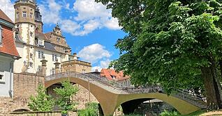 &Ouml;hringen erinnert in diesem Jahr an die Landesgartenschau, die vor zehn Jahren Station machte. Die neue Hofgartentreppe ist nur eines der Bauwerke, das von damals geblieben ist. Die Laga-Freunde f&uuml;hren die Leser durch den Hofgarten.