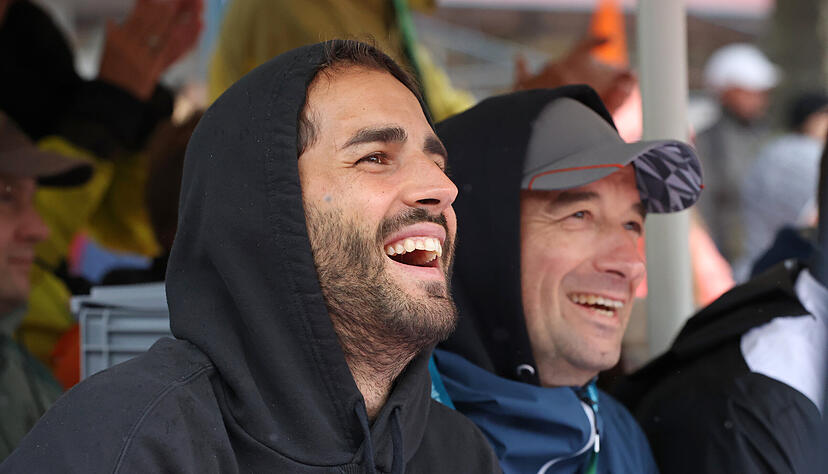 Hat sich im str&ouml;menden Regen von Heilbronn schon 2023 wohl gef&uuml;hlt: Gianmarco Tamberi mit Oliver Blumenstock, dem Vorsitzenden des Tr&auml;gervereins Internationales Hochsprung-Meeting Heilbronn.