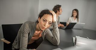 Kann man die Mail so abschicken oder klingt das komisch? Manche Besch&auml;ftigte zerbrechen sich &uuml;ber solche Fragen stundenlang den Kopf.