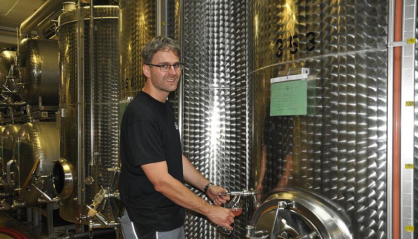 Ein Teil der Trauben des Jahrgangs 2020 sind schon im Keller. Die Qualit&auml;t ist &uuml;berdurchschnittlich, sagt Kellermeister Andreas Reichert.
Foto: Claudia Kostner