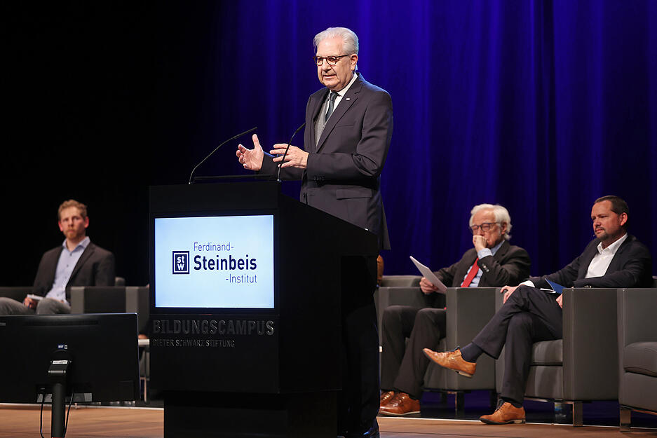 Podiumsdiskussion "50 Jahre - Grenzen des Wachstums"