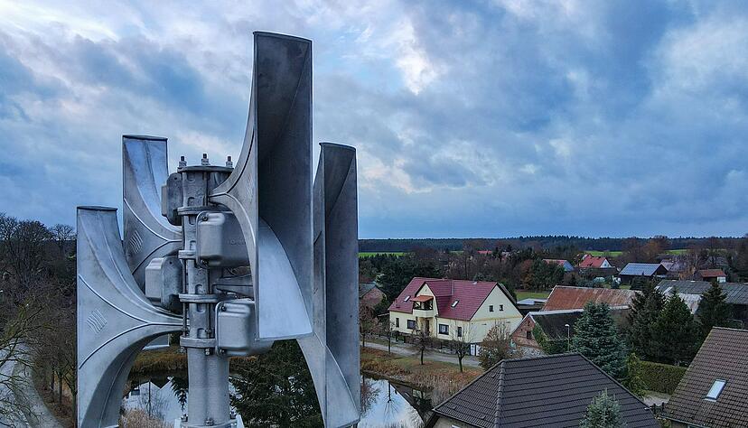 Sirenen f&uuml;r die Warnung der Bev&ouml;lkerung - wie hier in einem Dorf in Brandenburg - gibt es nicht &uuml;berall in Deutschland. Allerdings sind in den vergangenen Jahren vielerorts neue Sirenen installiert beziehungsweise alte Sirenen repariert und teilweise modernisiert worden. (Archivfoto)