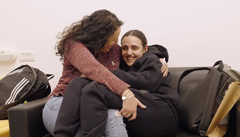 Treffen befreiter israelischer Geiseln mit Familien.