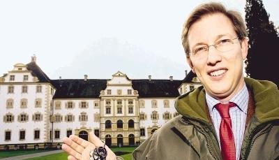 Bernhard Prinz von Baden steht mit den Schlüsseln für das Schloss vor Salem. Der Erbe des badischen Besitzes liebäugelt nun mit einem Teilverkauf der Anlage, um die hohen Schulden zu tilgen.Foto: dpa Bernhard Prinz von Baden steht mit den Schlüsseln für das Schloss vor Salem. Der Erbe des badischen Besitzes liebäugelt nun mit einem Teilverkauf der Anlage, um die hohen Schulden zu tilgen.Foto: dpa