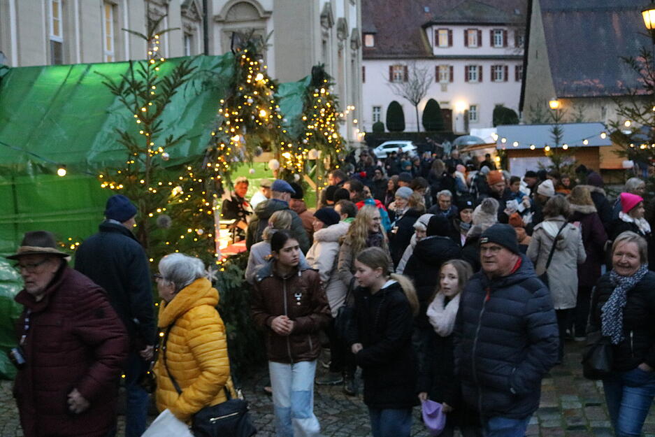 Am Wochenende findet der Weihnachtsmarkt in Schöntal statt. Am Wochenende findet der Weihnachtsmarkt in Schöntal statt.