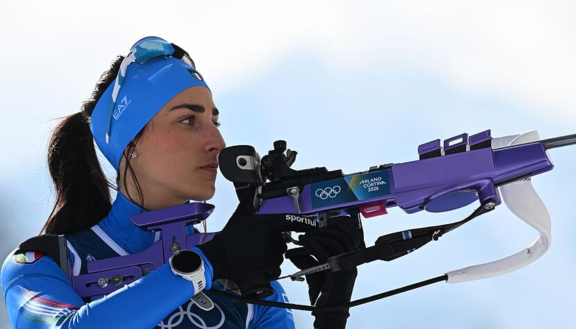 Rebecca Passler nimmt am Schie&szlig;stand Ma&szlig; - aber nur im Training.